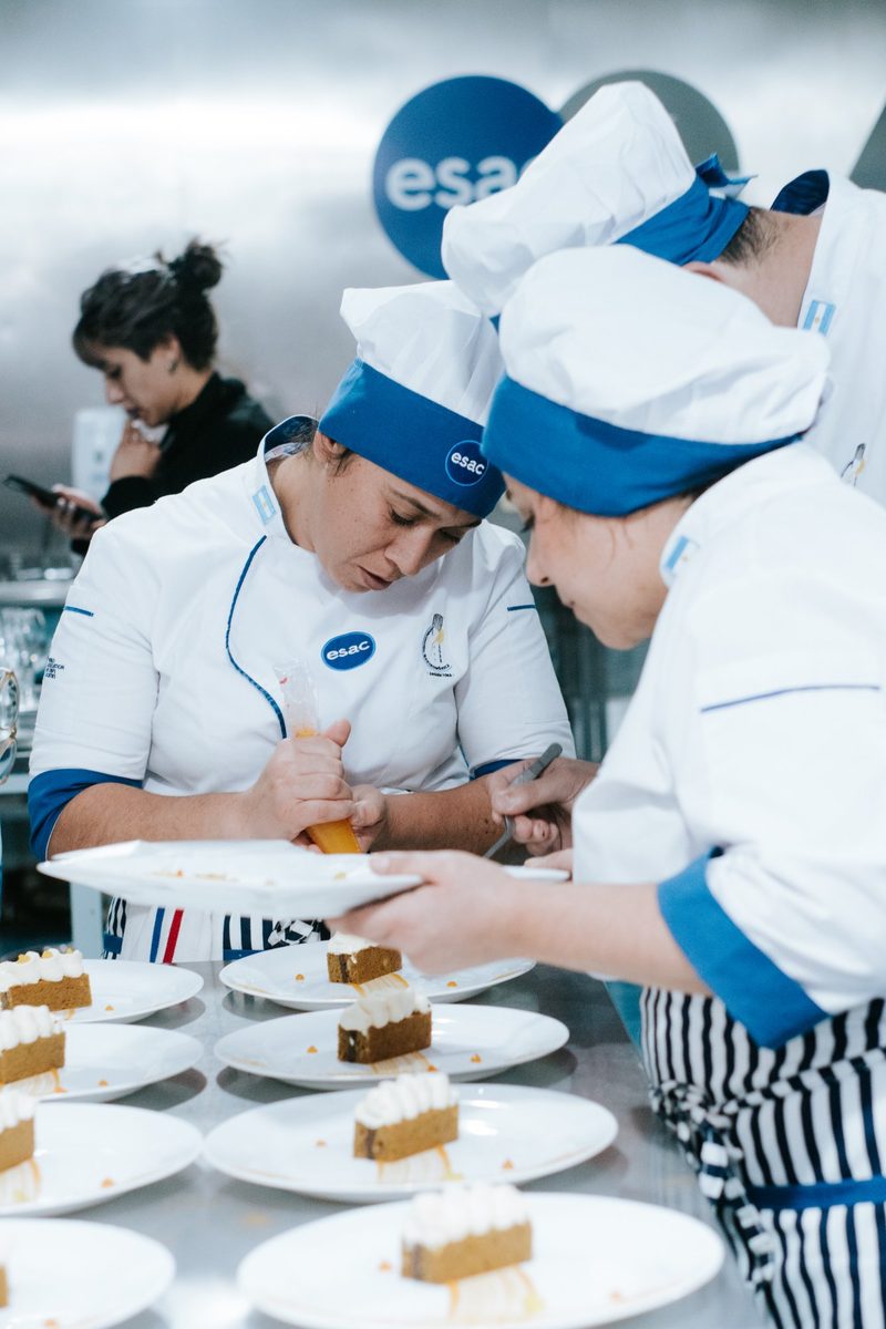 Alumna con postre ESAC